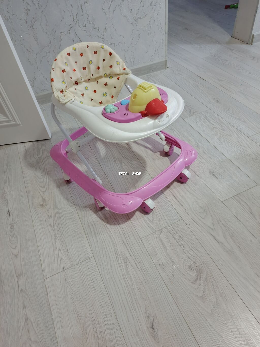 Uşaq gəzdirəni (walker) - Rəng: çəhrayı-altlıq, ağ üst hissə -