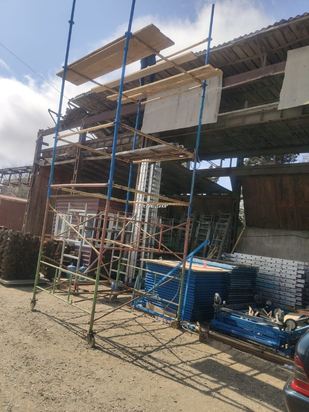 Lesa və Ayaqaltı İskələ İcarəsi. Fərqli ölçü və hündürlüklərdə olan