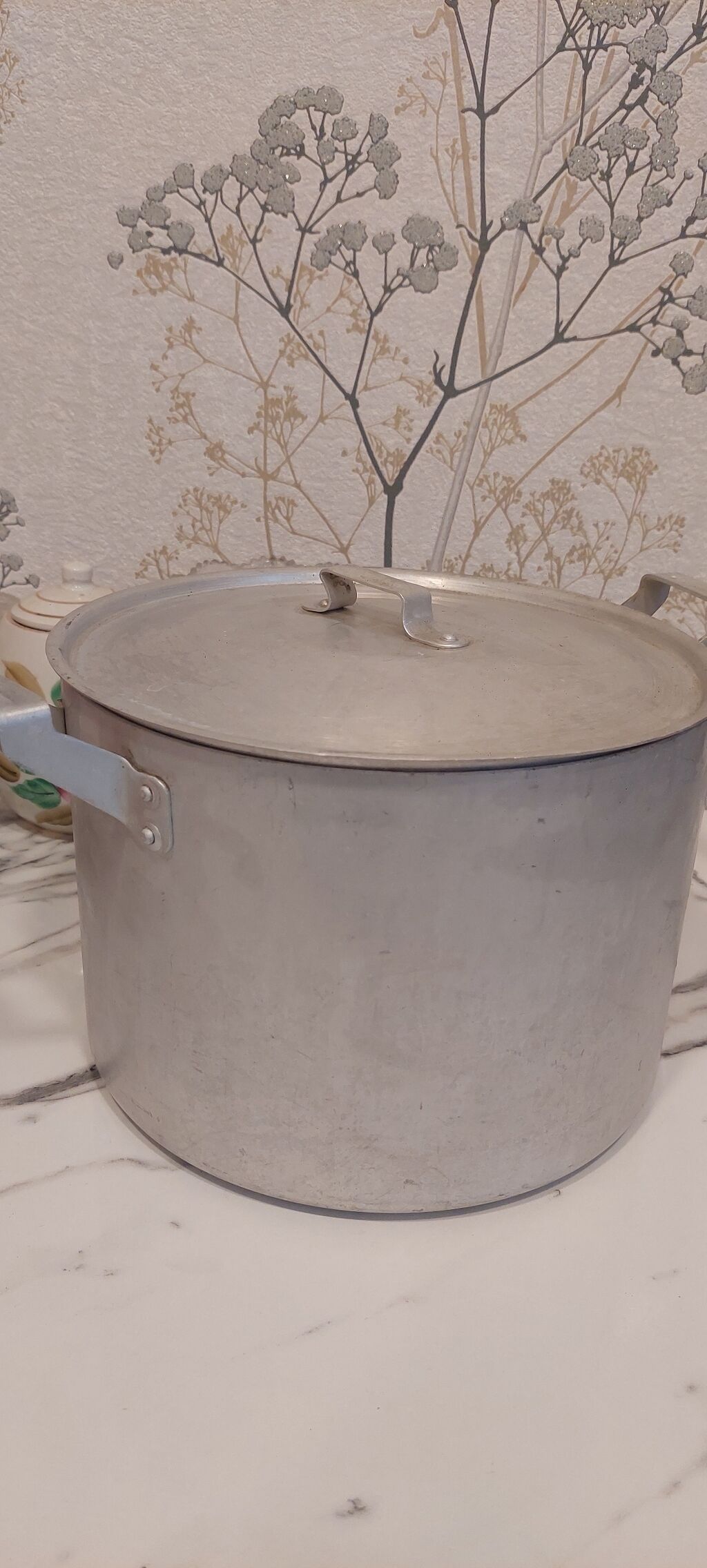 2 eded sovetin aliminium qazanlari. 8 lirt her biri. her 2 si de