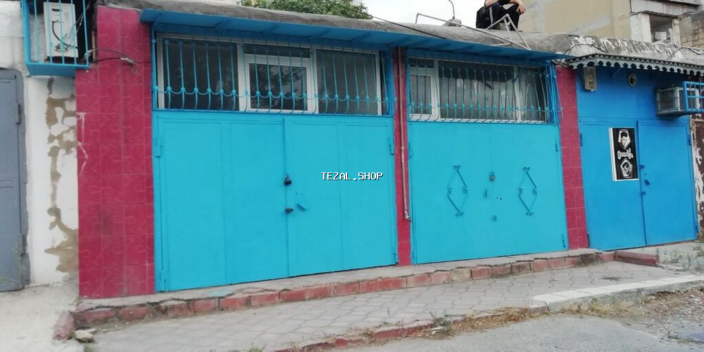 2 bitişik qaraj satılır. 3 faza işıqı var. Qabaq kompyuter salonu