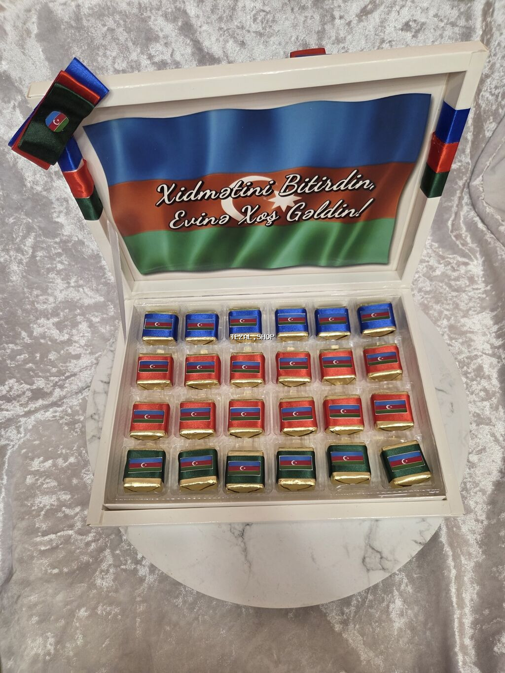 Vətənpərvər dizaynlı şokolad dəsti - Ağ rəngli bərk qutuda təqdim