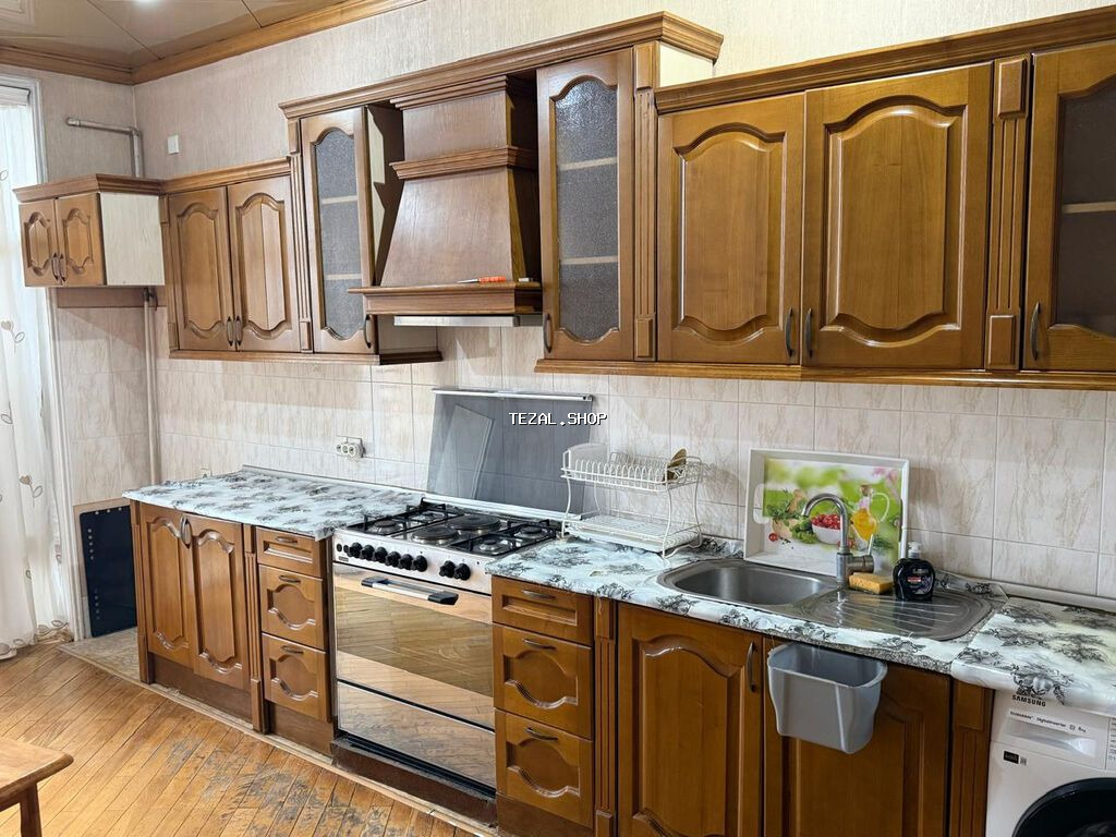 Original taxta mebelidir, kohne bahali mebeldir. bütov hamısı satılır