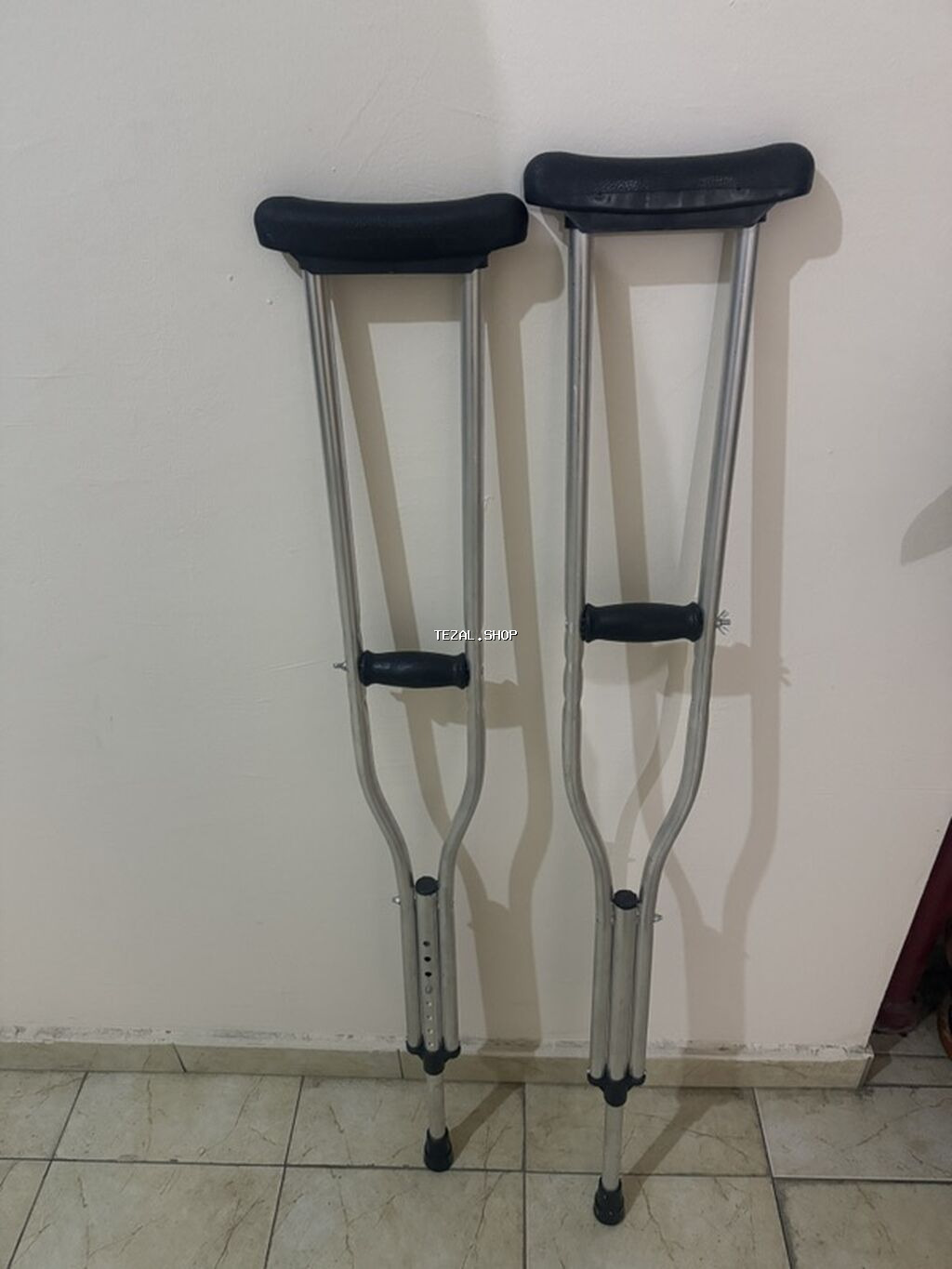 Alüminium qoltuqağacı (1 cüt) 10gün işlenib evde ancaq,tezedir . -