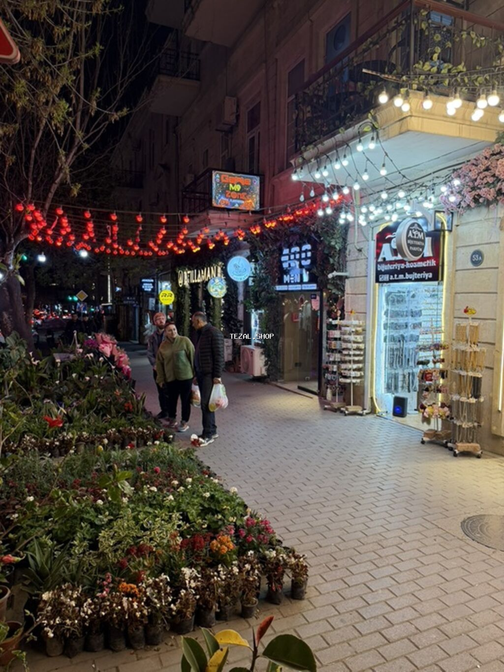 Magaza 28 Mall in tam yanidir gedis gekisin ən six olan yeridir 7/24