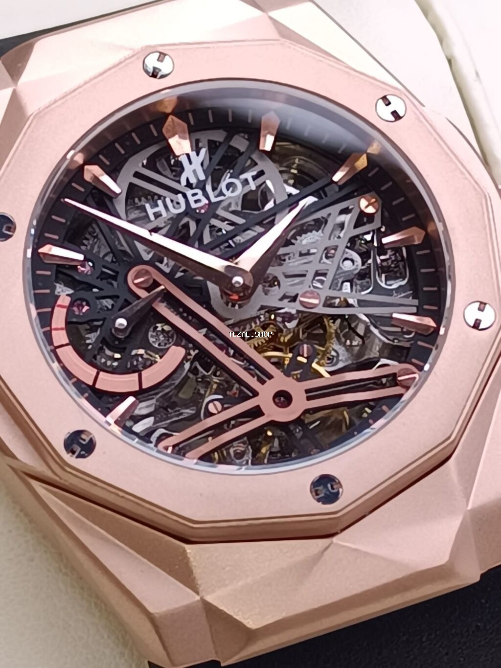 Yeni, Qol saatı, Hublot