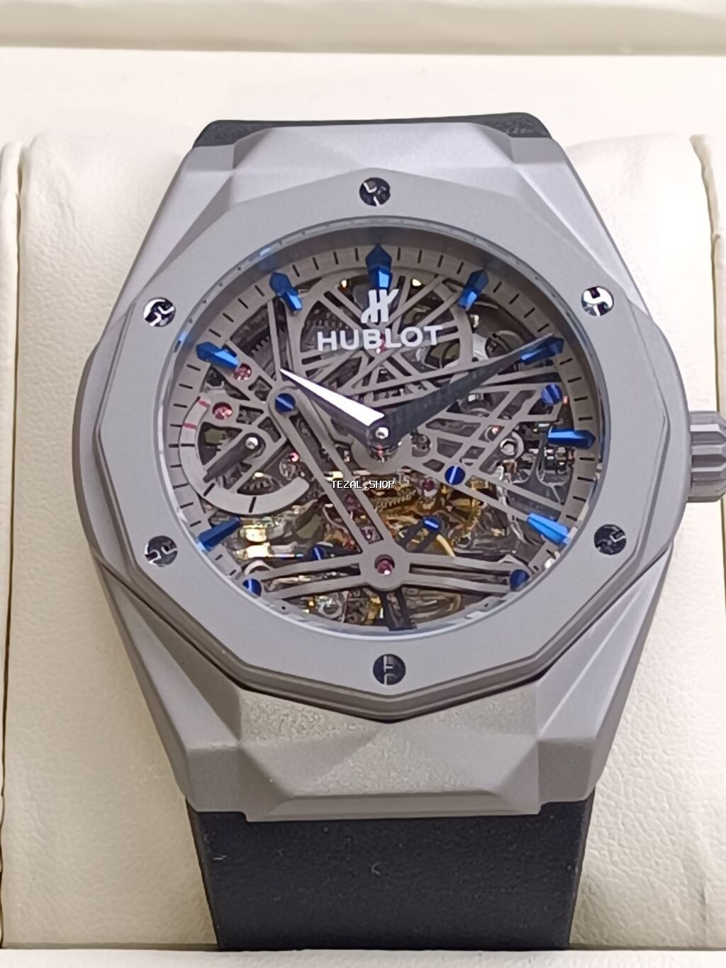 Yeni, Qol saatı, Hublot - şəkil 2