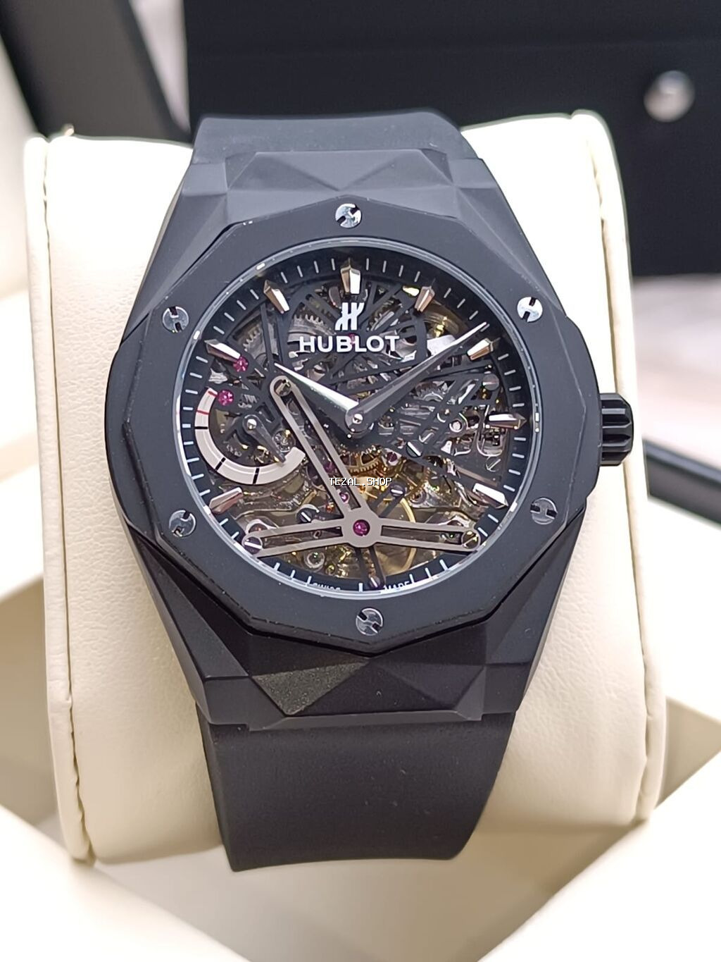 Yeni, Qol saatı, Hublot - şəkil 4