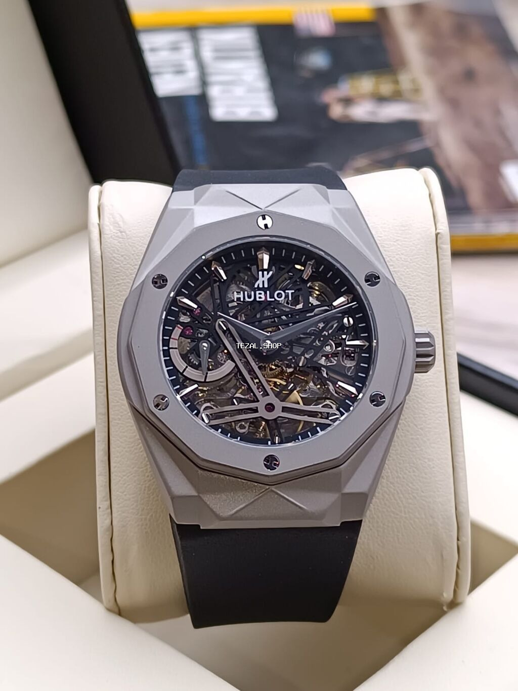 Yeni, Qol saatı, Hublot - şəkil 5