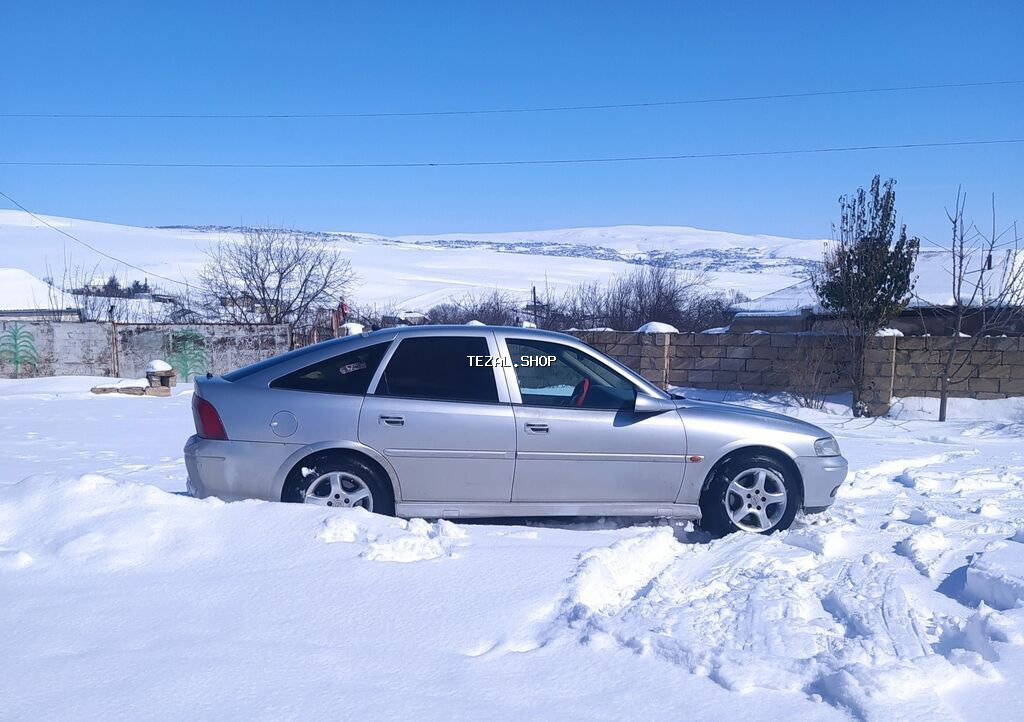 Opel Vectra: 2.2 l | 2001 il Hetçbek