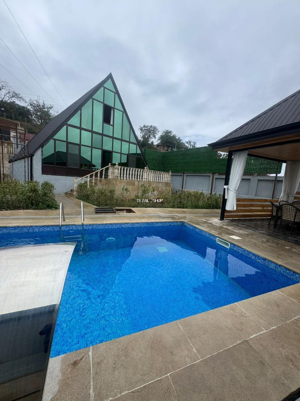 208 kv. m, 3 otaqlı, Hovuzlu, Kombi, Qaz, İşıq