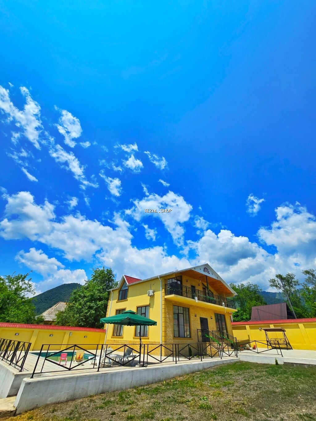 Gunluk kiraye verilir – Dağ mənzərəli, Həyəti və Hovuzlu geniş iki