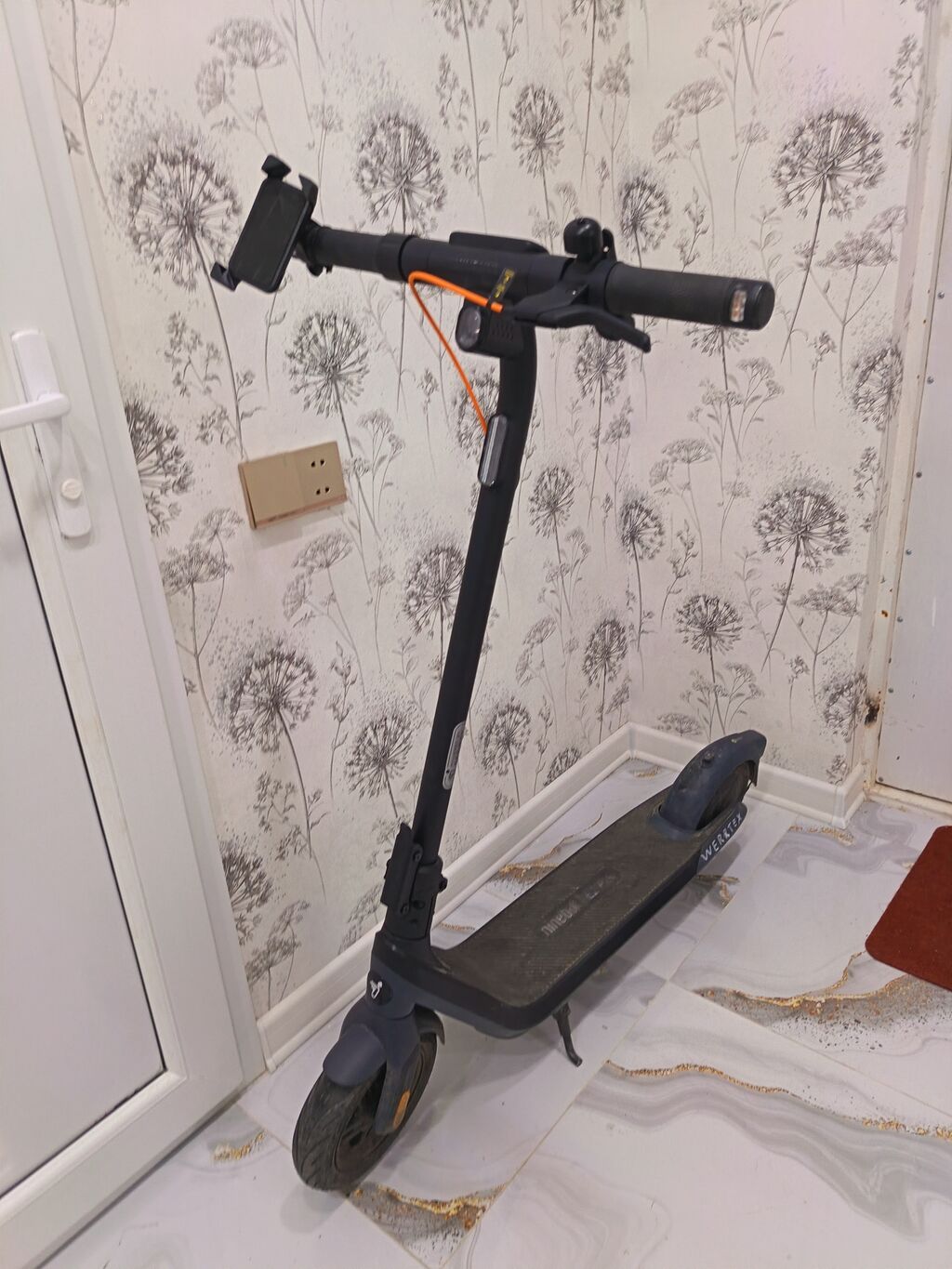 Skutor tecili satilir 600 azn