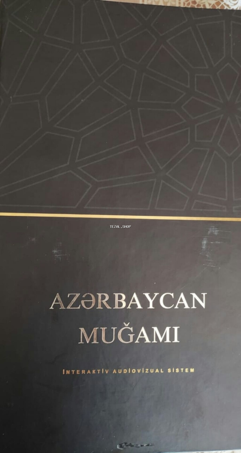 "Azərbaycan muğamı", 9 audio-vizual (qızılı rəng) disklərdən ibarət