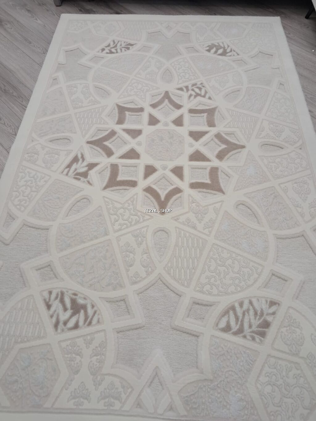 Məhsulun 3 ünün birlikdə qiyməti 250 azn. Məhsul: dekorativ xalça