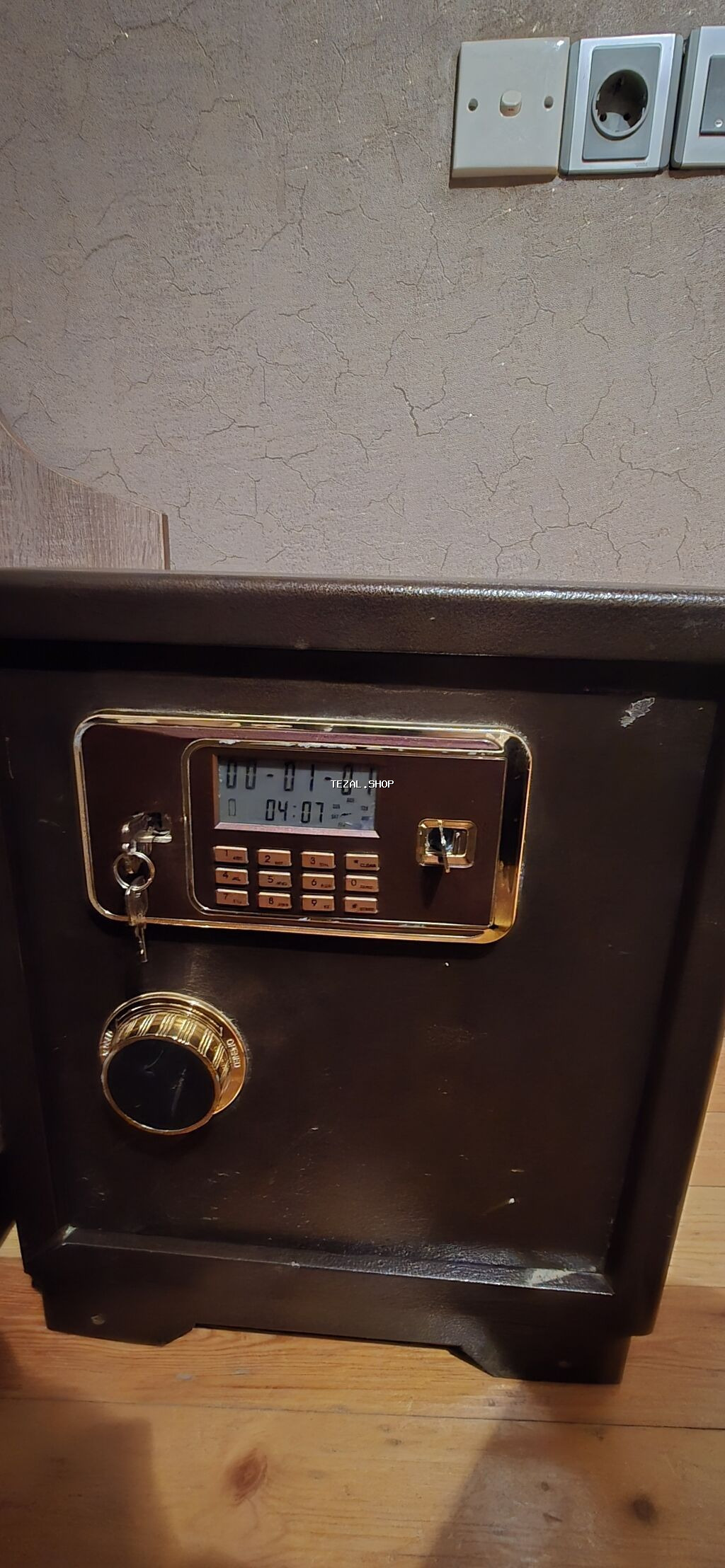 Elektron kombinasiya və mexaniki düyməli seyf - Rəng: tünd qəhvəyi