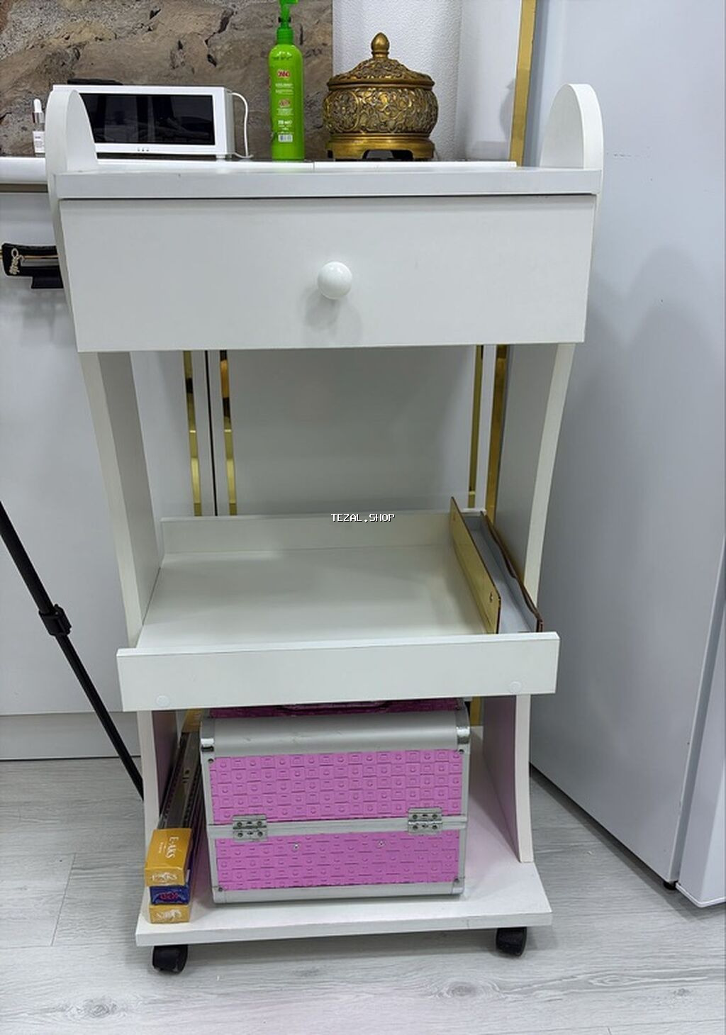 Makiyaj üçün masa, Güzgüsüz