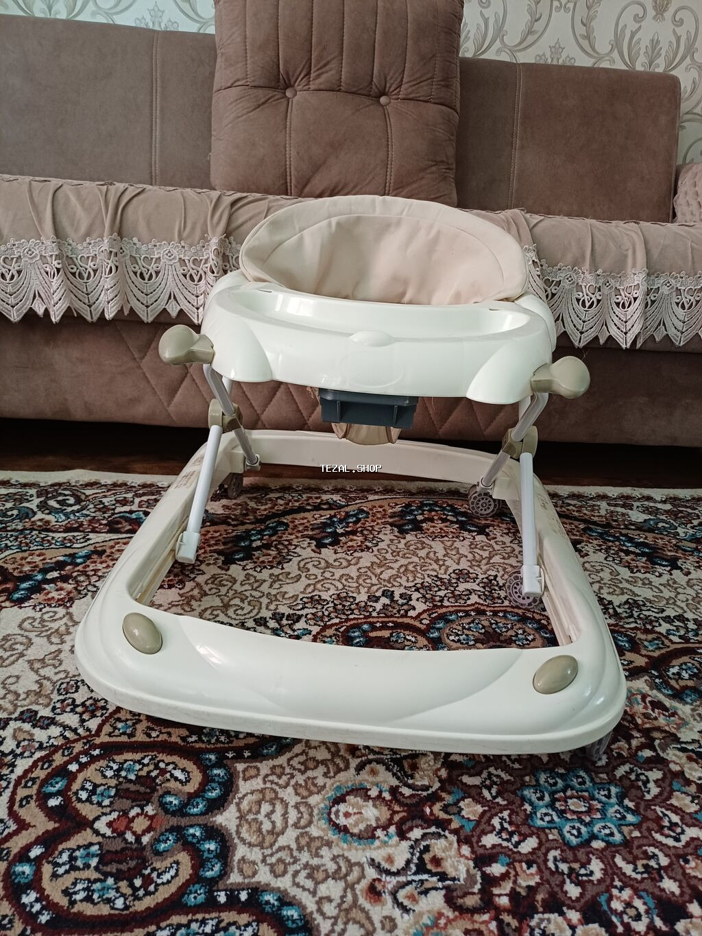 Uşaq gəzdirici / yeriş təlimatçısı - Rəng: krem-ağ - Təkərli baza: 4