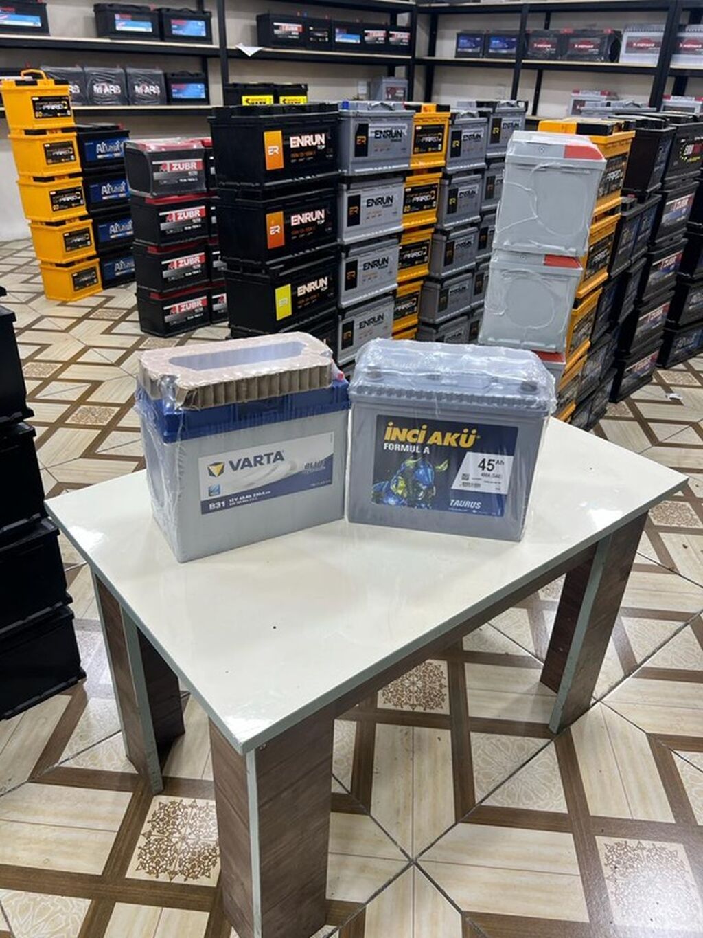 Her növ Akkumulyatorlarin satışı ve quraşdırılması.Qiymet şerti olaraq