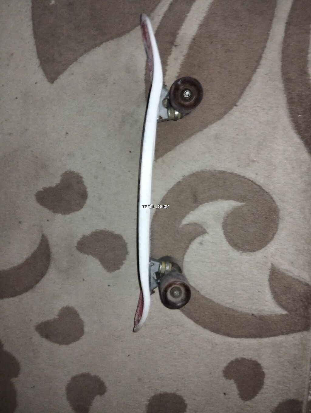 Penny board gövdəsi (deck) Üzü yaxşı görünməsədə çox dayanığlıdır. - - şəkil 2