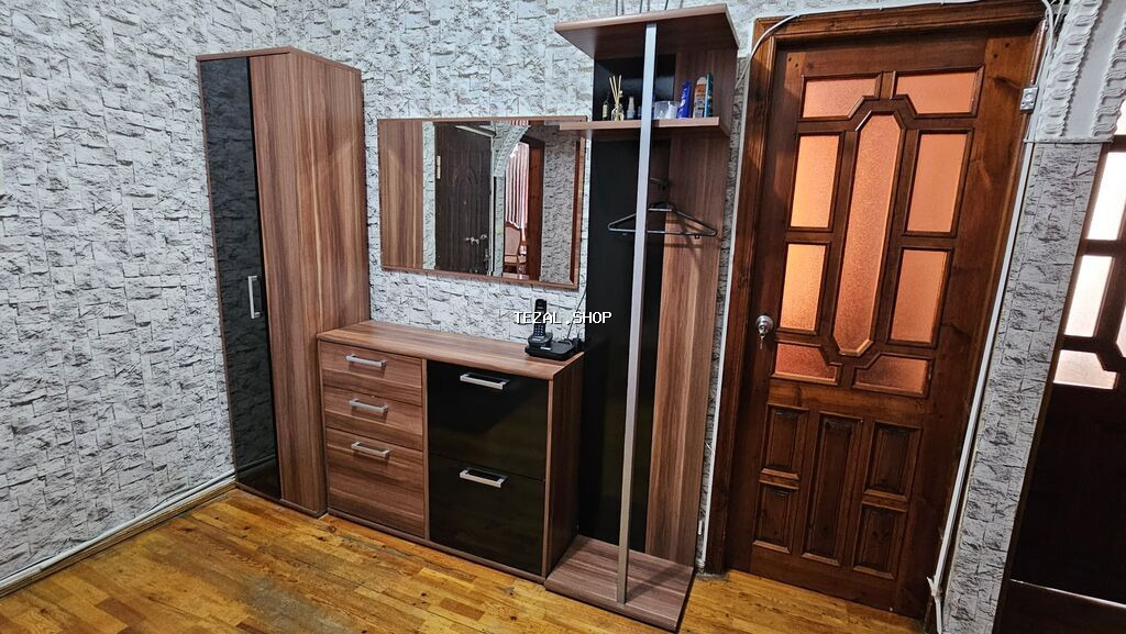 İşlənmiş, 1 qapı, Güzgülü, Qəhvəyi, Digər material, Açılan, Düz dolab