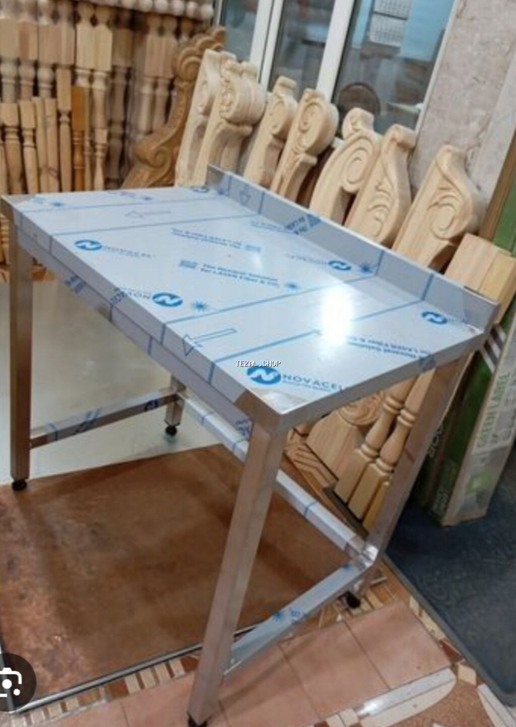 Masa nerjavekadan çalışmaq üçün.Restoran dönərxana və kafe üçün