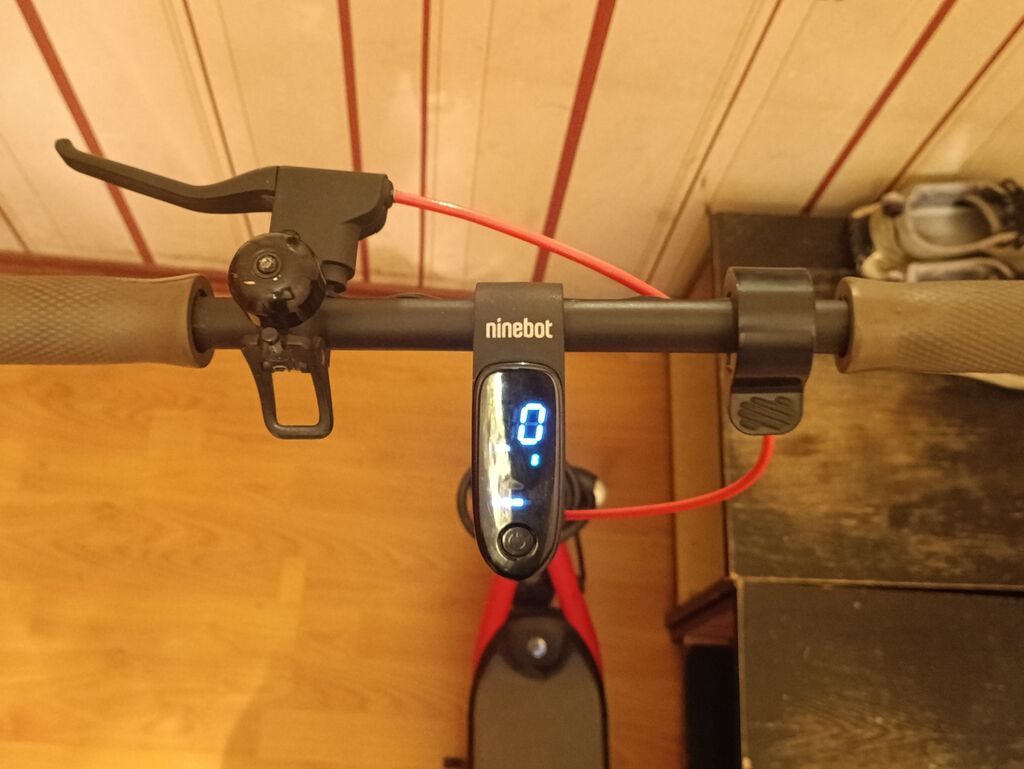 İşlənmiş Elektrik samokat 10", 251 - 350 Vt, 16 - 25 km/s, Ünvandan götürmə, Pulsuz çatdırılma