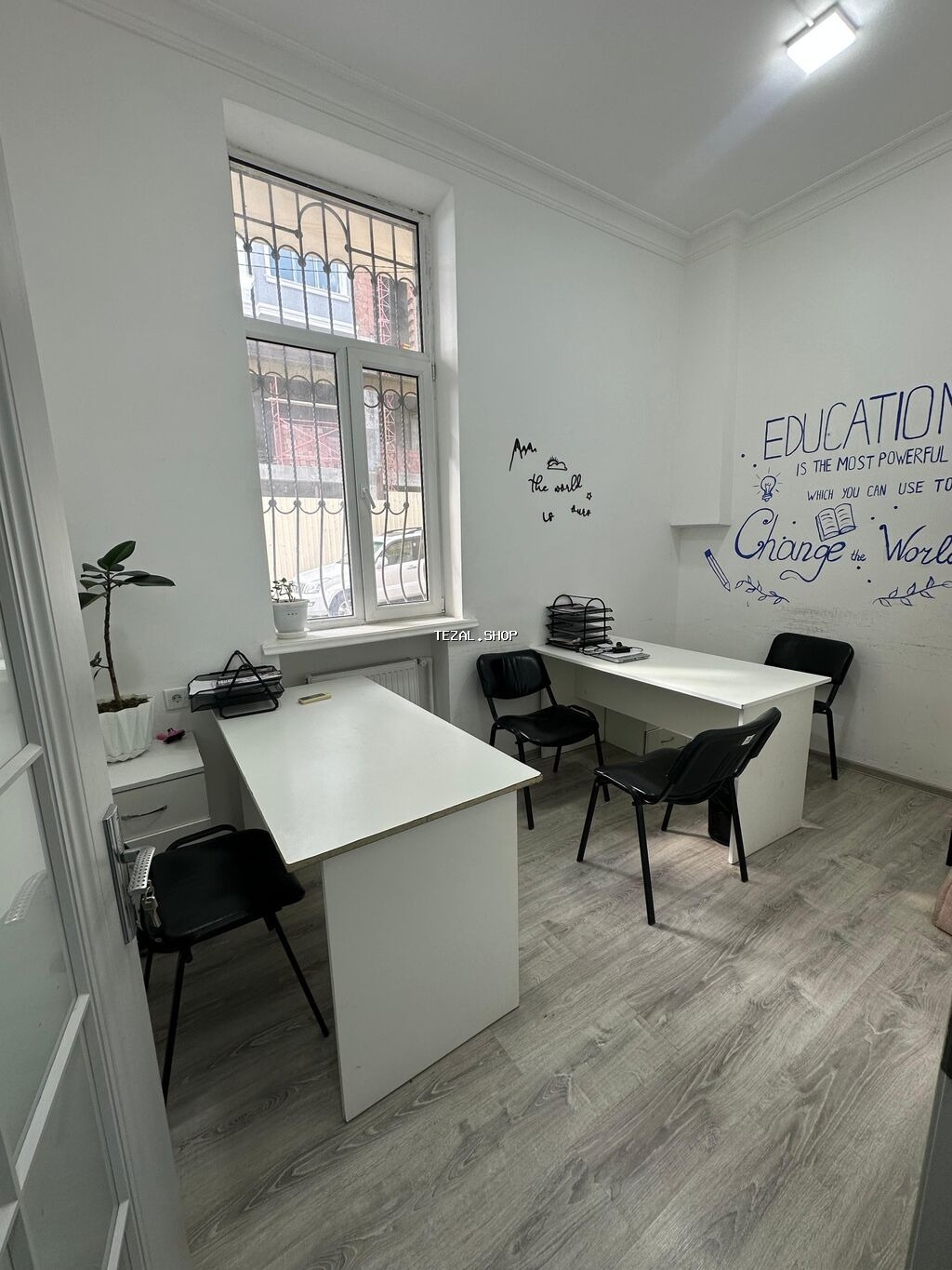 Metro Nizamidən ayaqla 1 dəq məsafədə yerləşən kursun daxilində