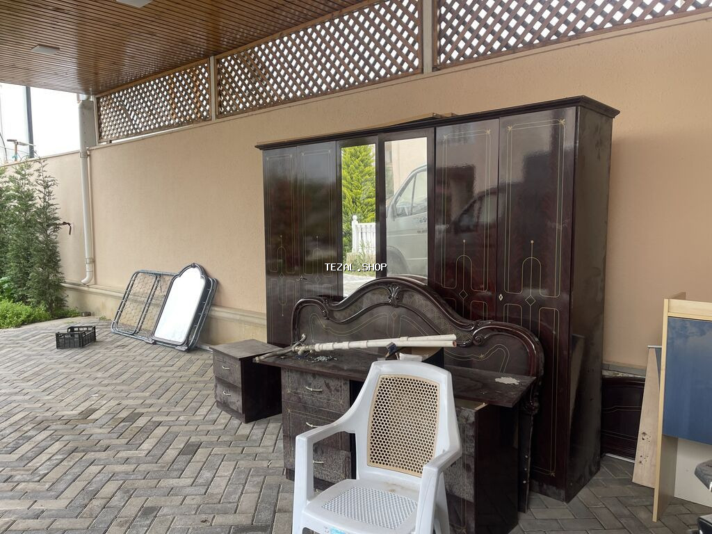 Yaxsi veziyyetde,bag temire gedildiyine gore tecili satilir.krovatida