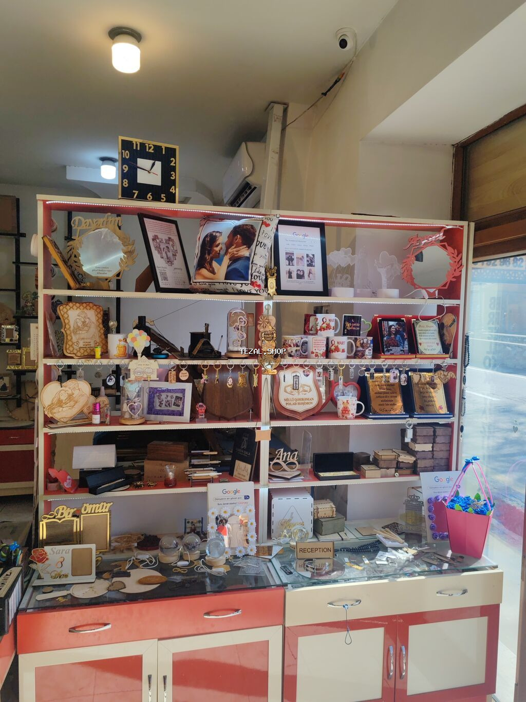 Vitrin Hundurluk 140 sm eni 20 sm uzunu 90 sm qiymət biri 15m