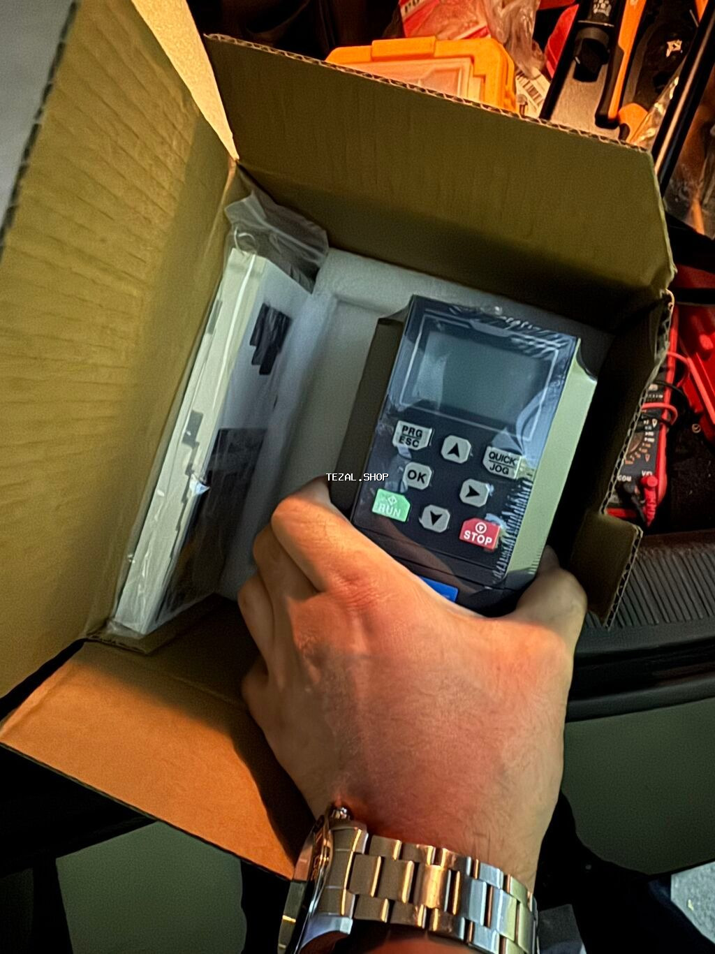 İnvertor 2,2 kw gücündə,nol fazla calışır,3 fazaya ehtiyyac