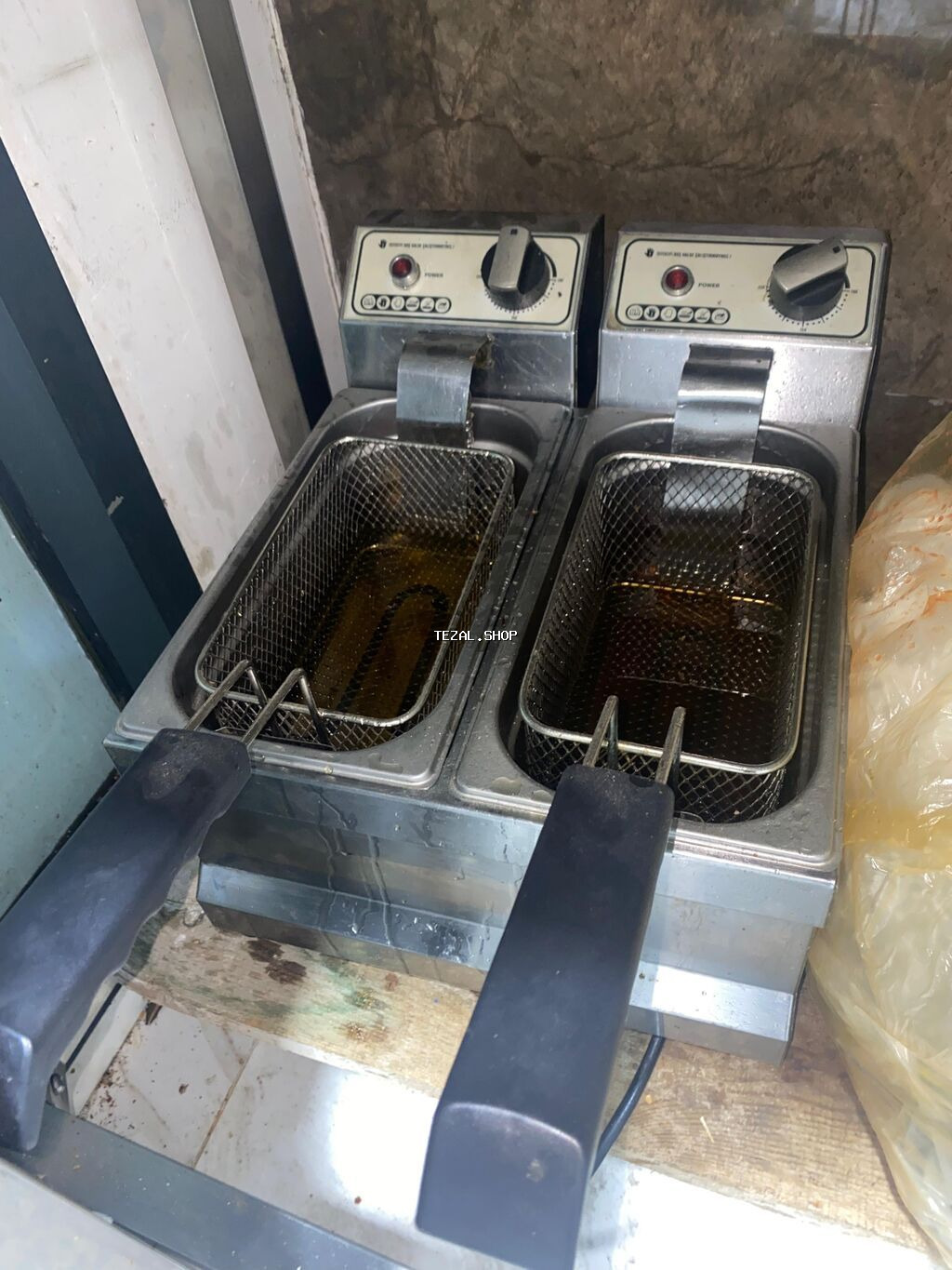 İkiqablı elektrik fritöz - İkili bölmə: Hər biri ayrı yağ qabı və