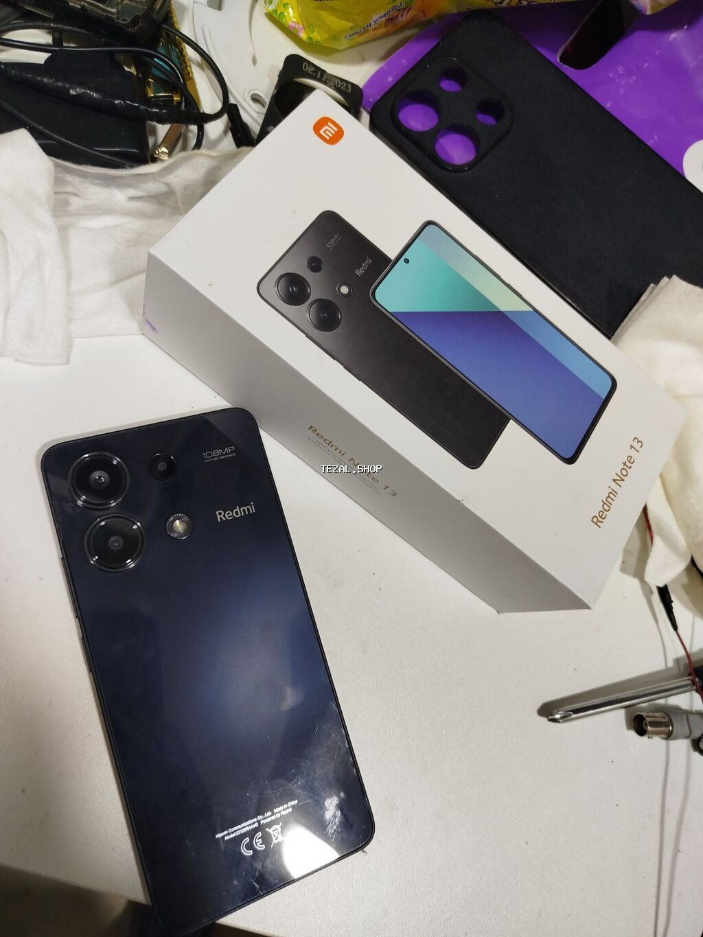 Xiaomi Redmi Note 13 – qutu və aksesuar yerinə uyğun model