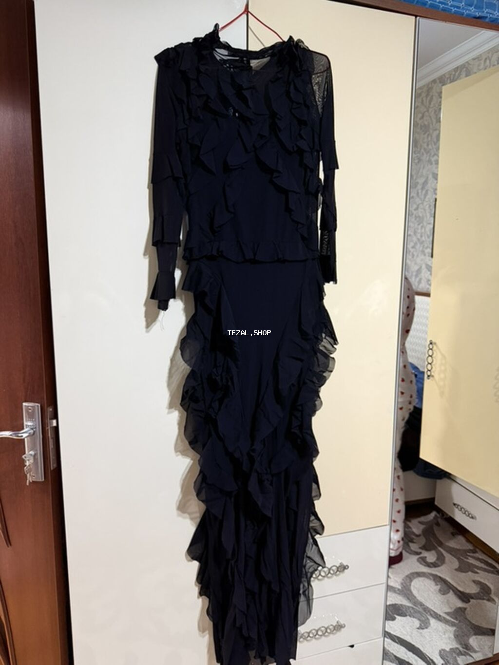 Qara rəngdə uzun ziyafət geyimi - Model: Uzun, asimmetrik ətəkli