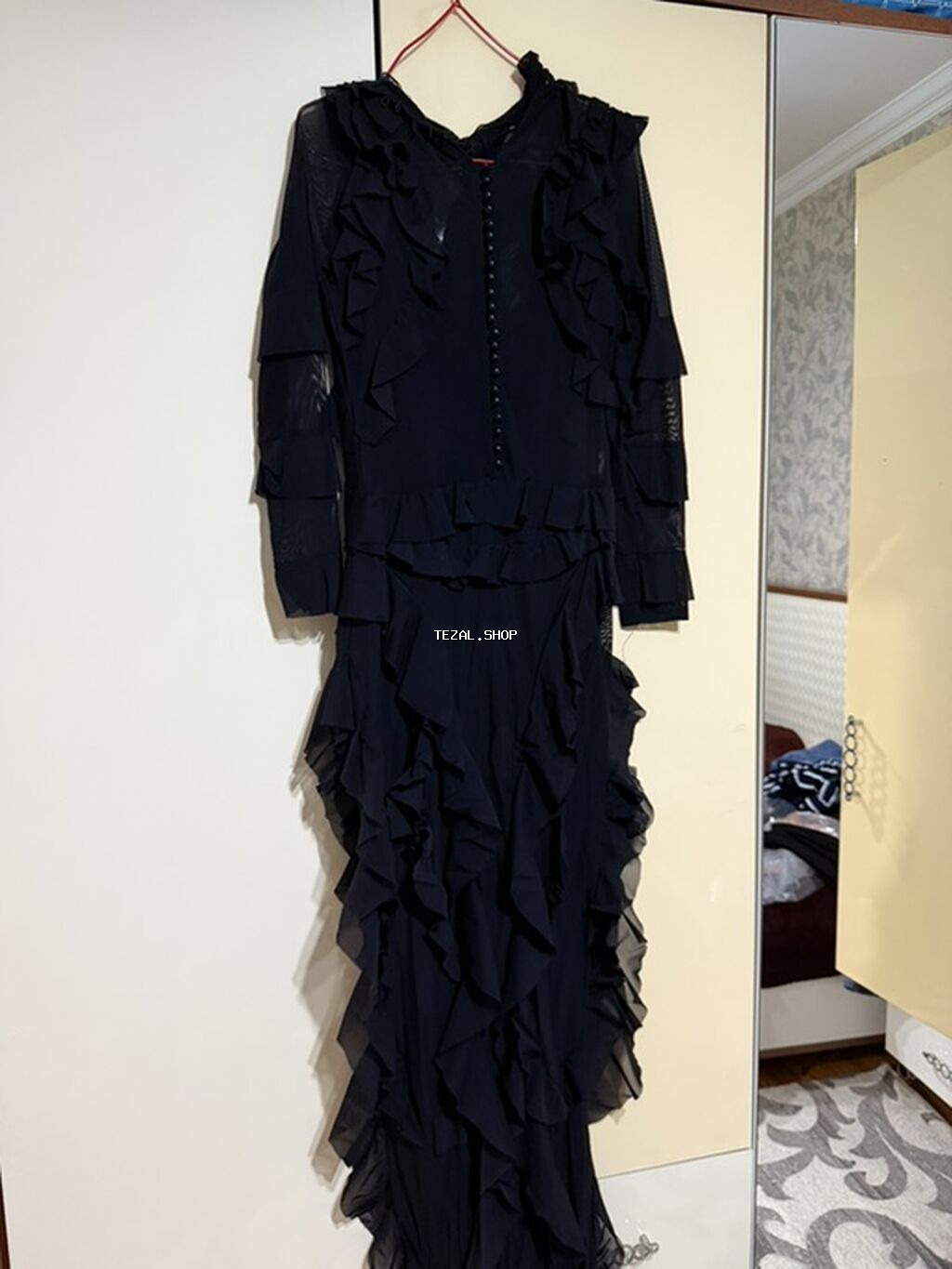 Qara rəngdə uzun ziyafət geyimi - Model: Uzun, asimmetrik ətəkli - şəkil 2