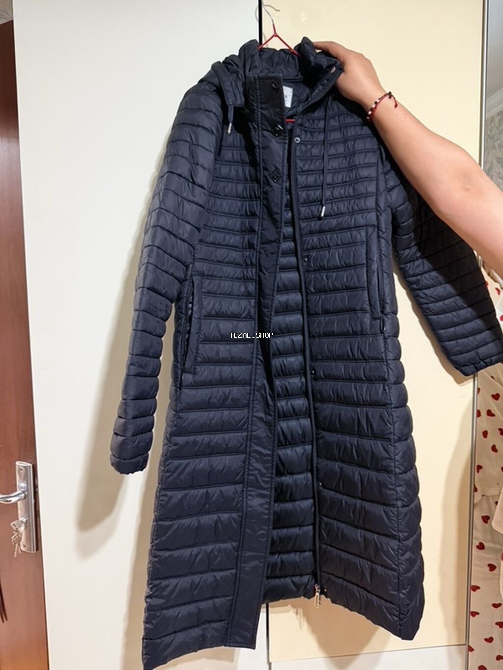 Uzun, yüngül və isti şişmə qadın palto - Rəng: tünd göy (navy) -