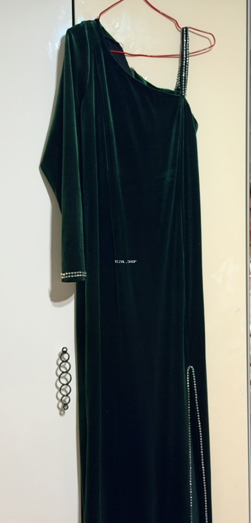 Tünd yaşıl məxmər gecə/libas - Uzun, axıcı siluet - Bir çiyin açıq - şəkil 2