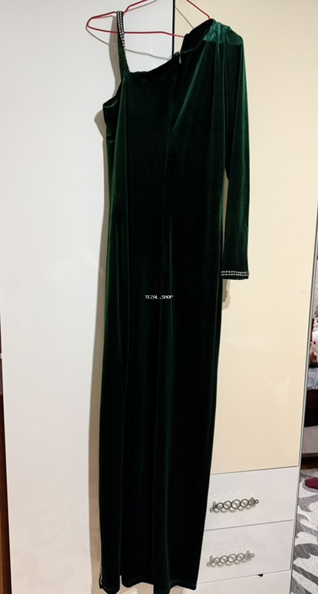 Tünd yaşıl məxmər gecə/libas - Uzun, axıcı siluet - Bir çiyin açıq - şəkil 3