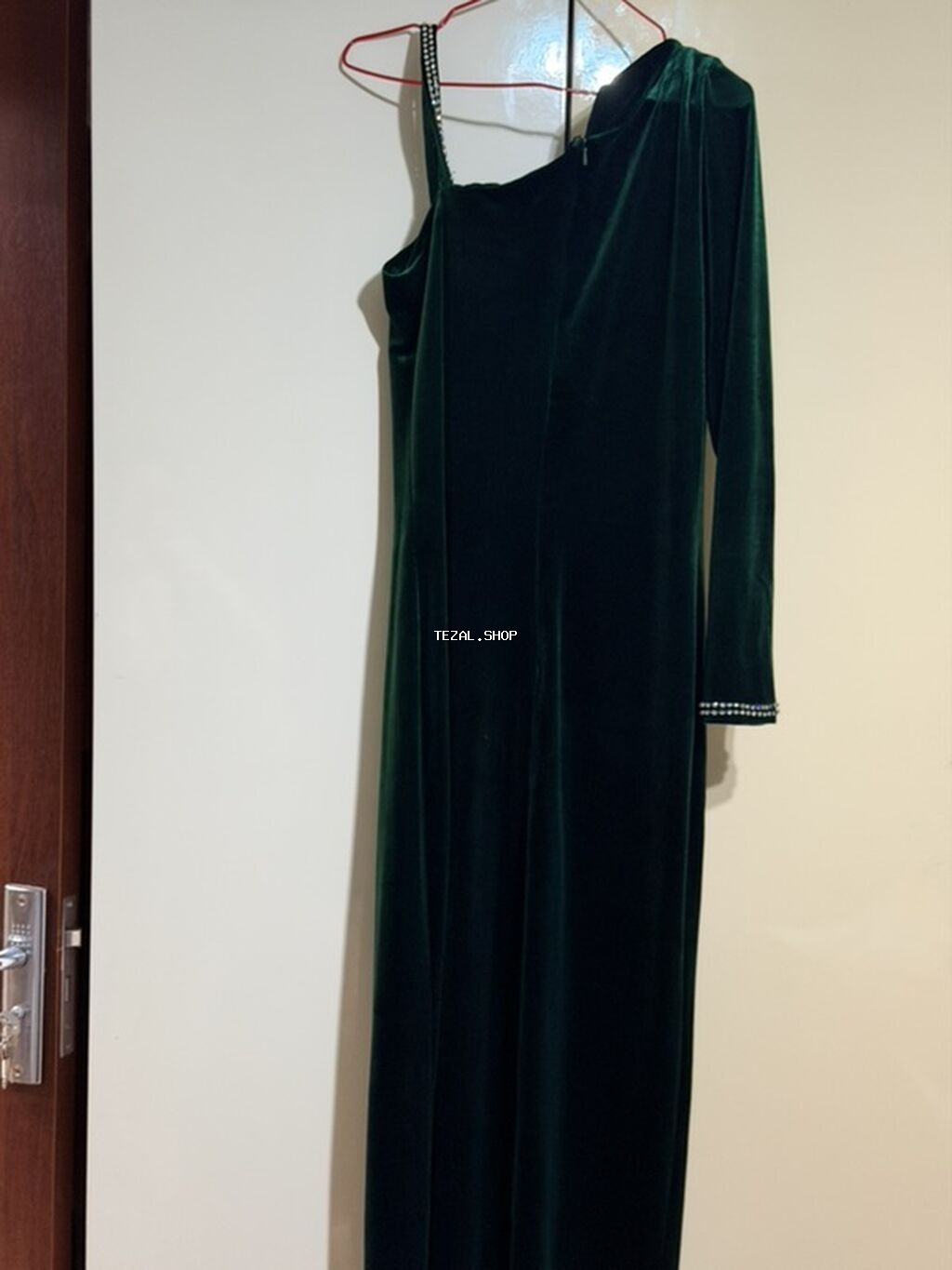 Tünd yaşıl məxmər gecə/libas - Uzun, axıcı siluet - Bir çiyin açıq - şəkil 4