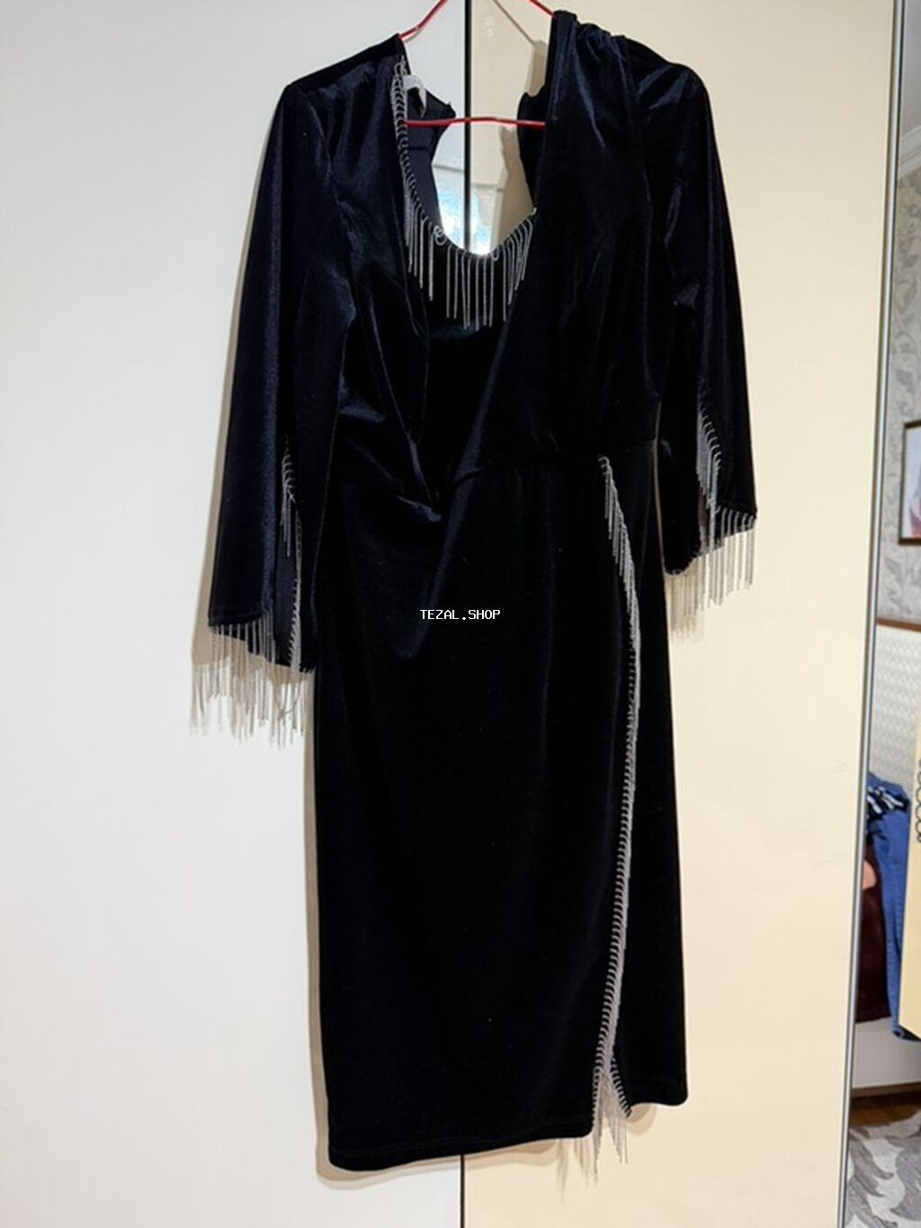 Qadın gecə/ziyafət donu - Rəng: qara - Parça: yumşaq məxmər (içinin