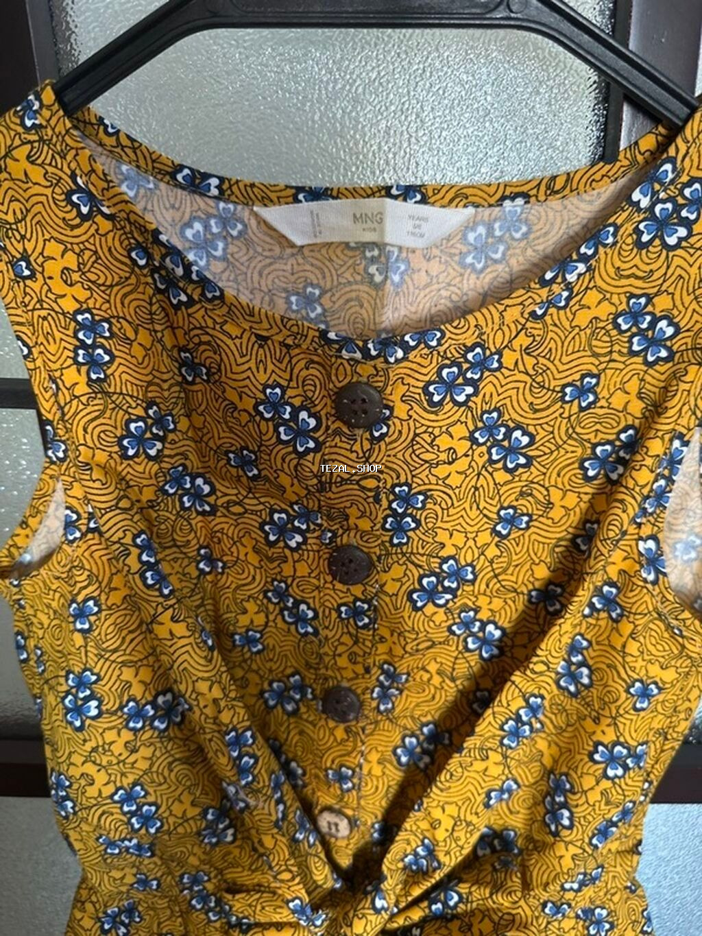 Mango markasına aid bu qız romperi, sarı fonda mavi və ağ çiçək - şəkil 2