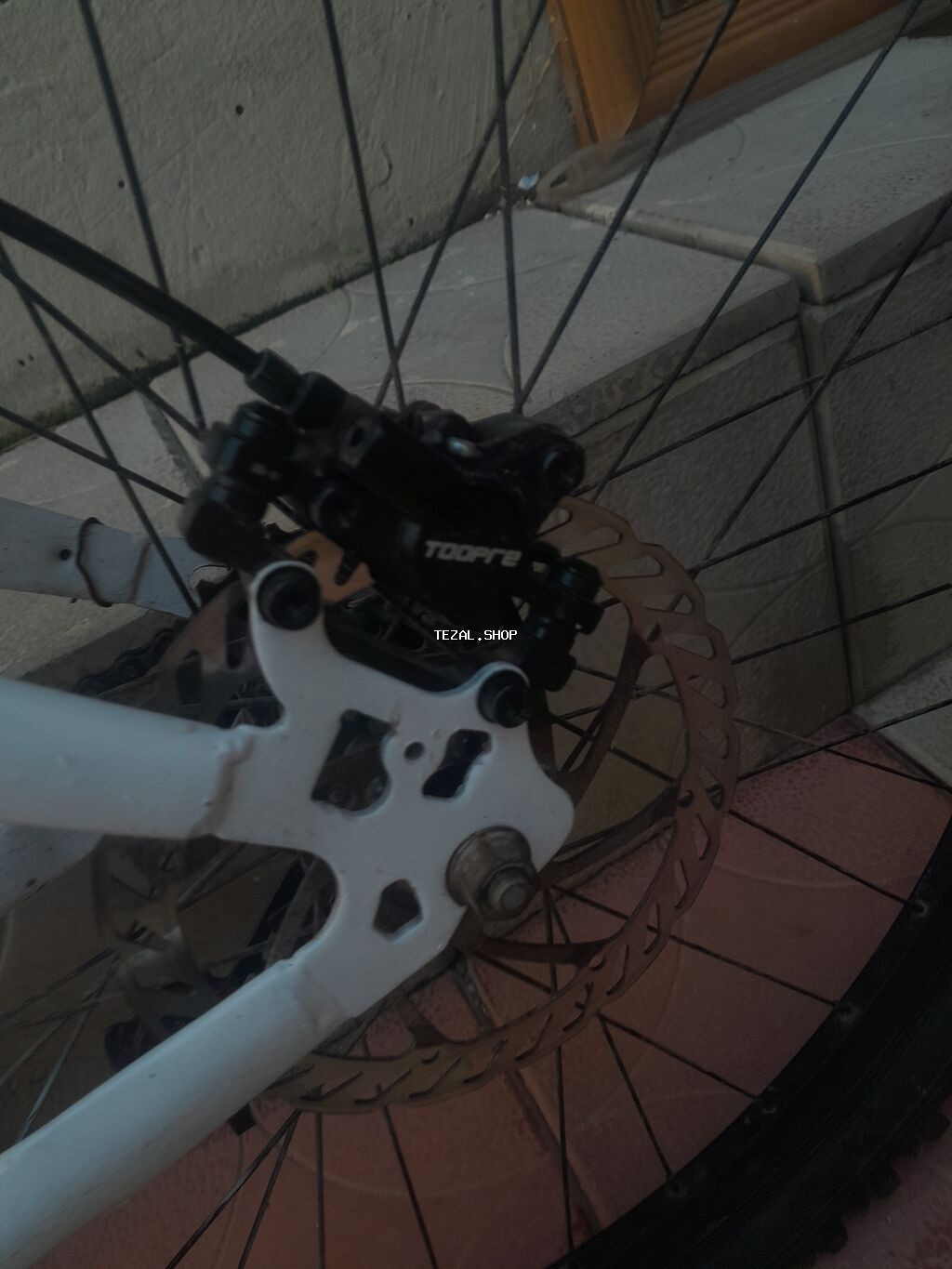 Dağ velosipedi – 26” təkərlər, disk əyləclər - Çərçivə: Alüminium, ağ - şəkil 2