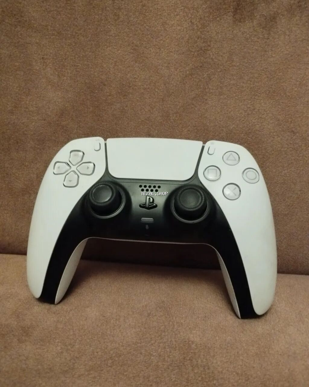 PlayStation 5Qolu arginaldır PS5 qutunun içinden cıxıb klasdır