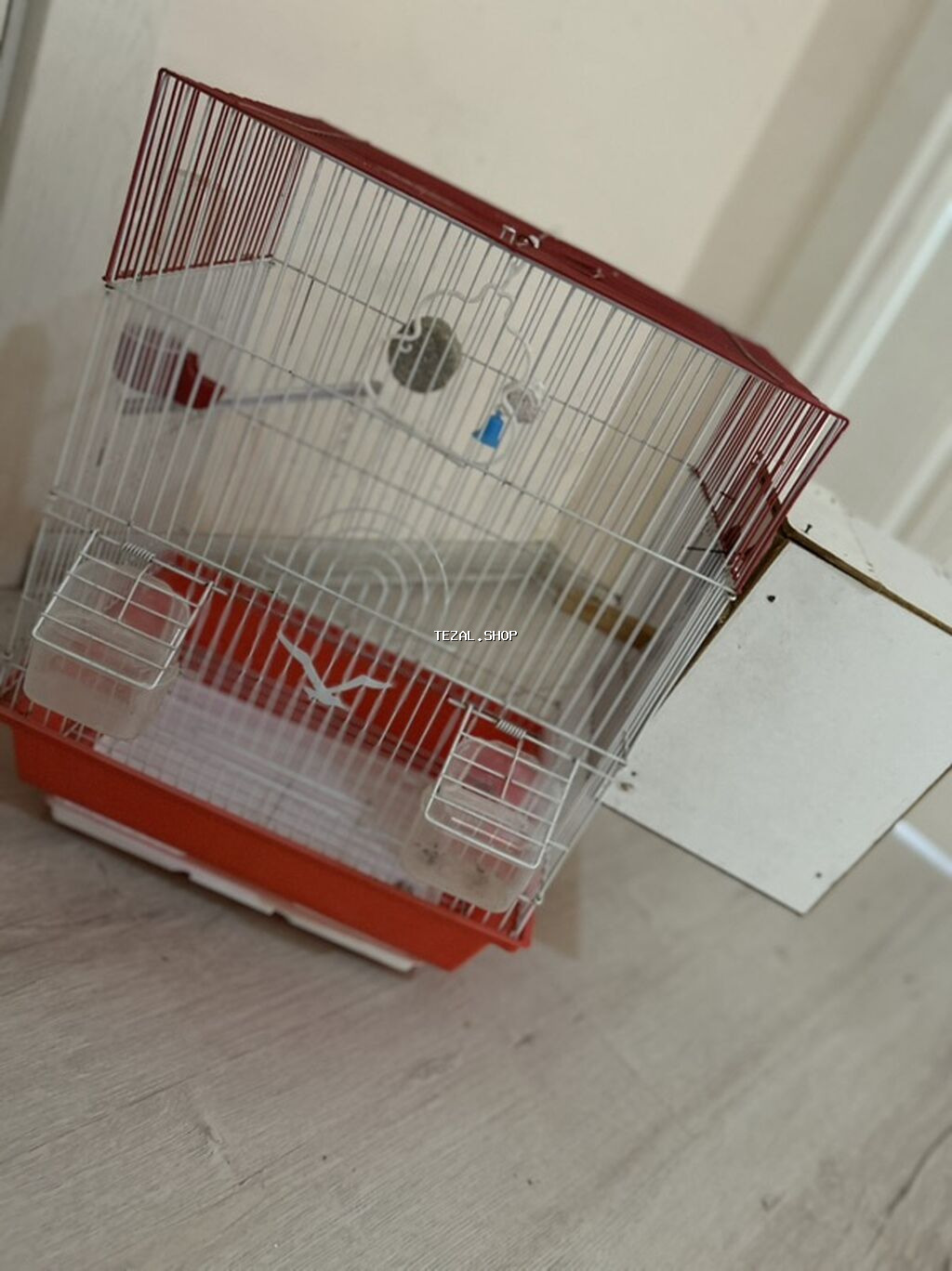 Quş qəfəsi – aksessuarlarla - Rəng: qırmızı-ağ - Material: metal