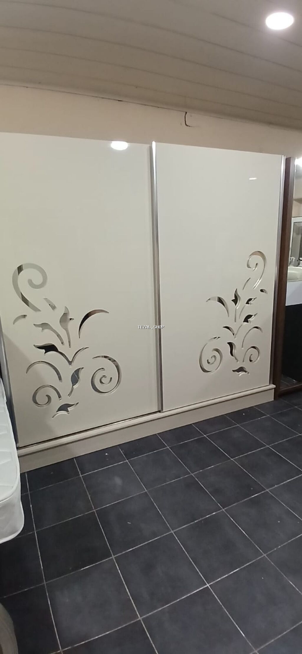 İkinəfərlik çarpayı, Dolab