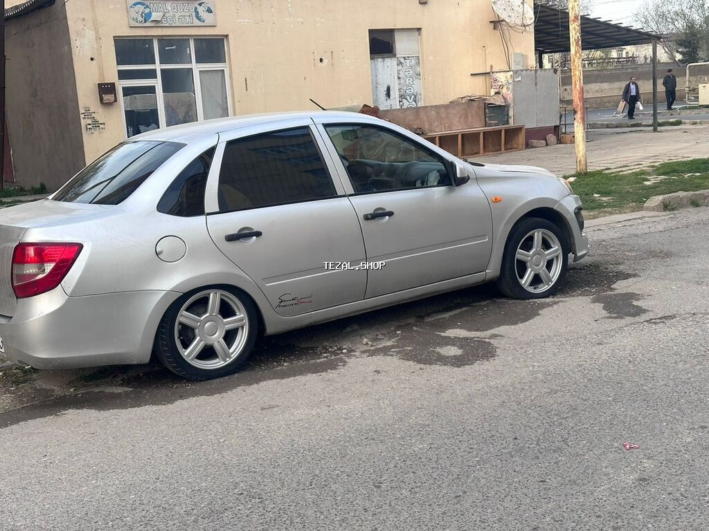 Maşın əla vəziyətdədi çox cuzi kasmetik işi var çox çox təcili satılır - şəkil 3