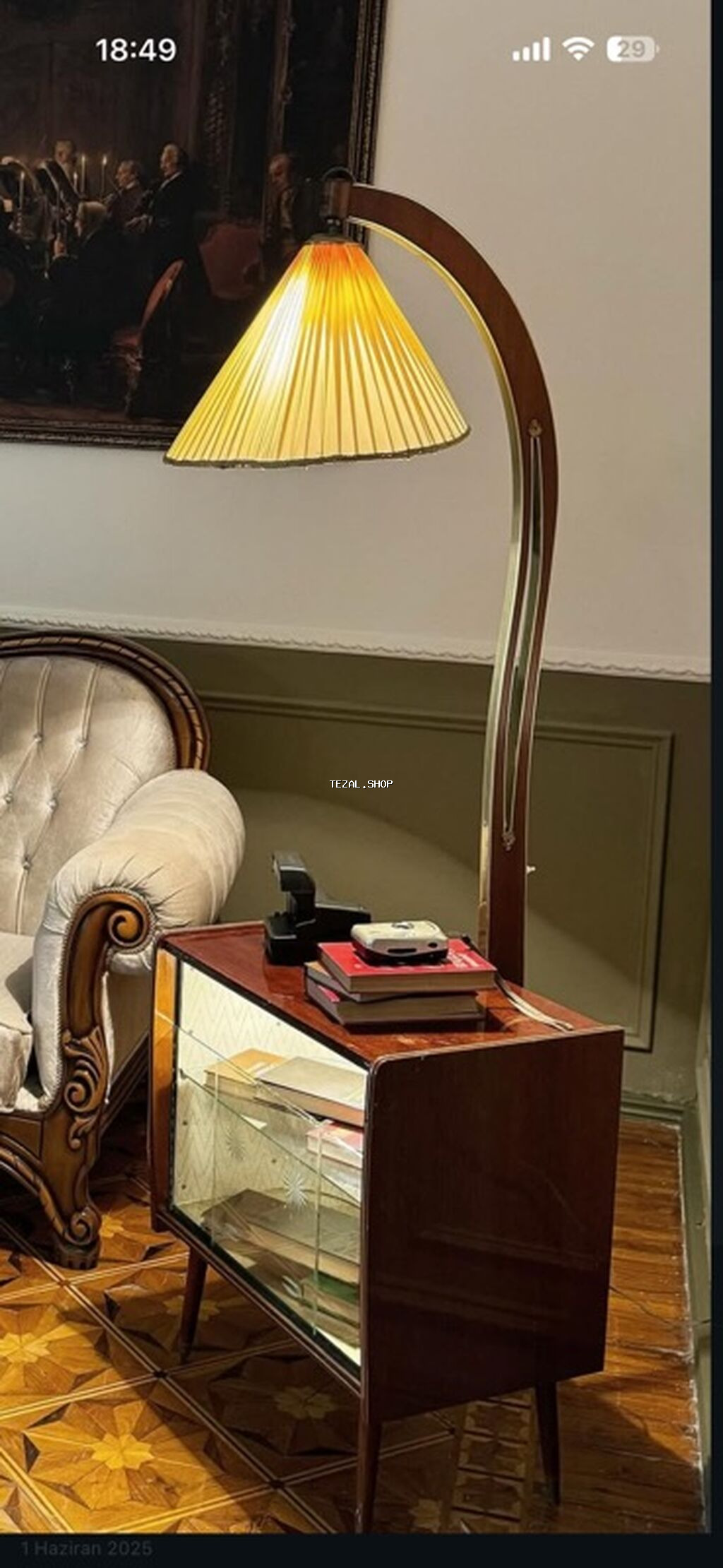 Retro taxta döşəməli torşer-lampa və şkaf-konsol,təcili çıxmalıdı