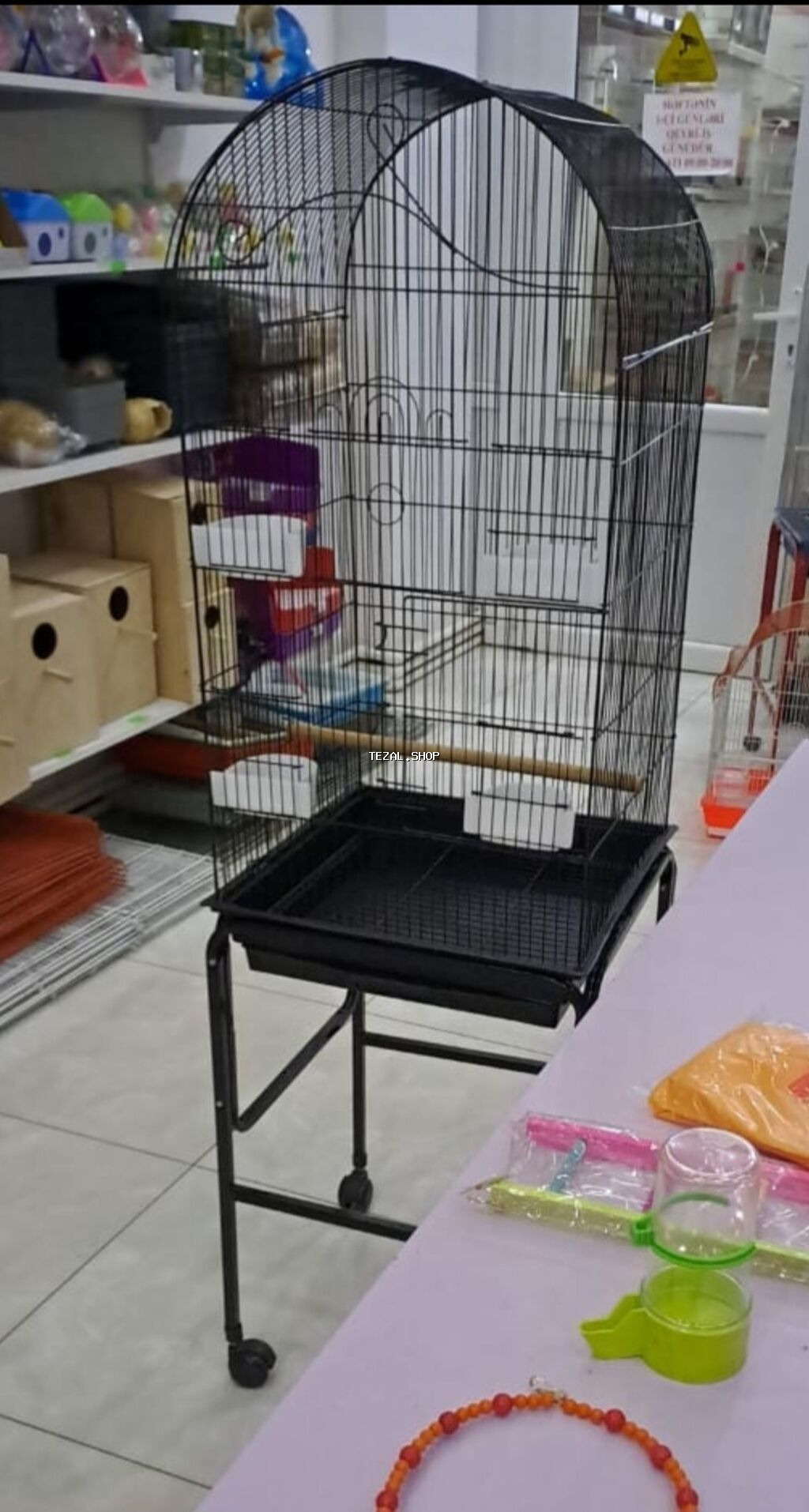 Boyuk qefes satisda var hergde her cesde qefeslermiz yuvalarmiz var