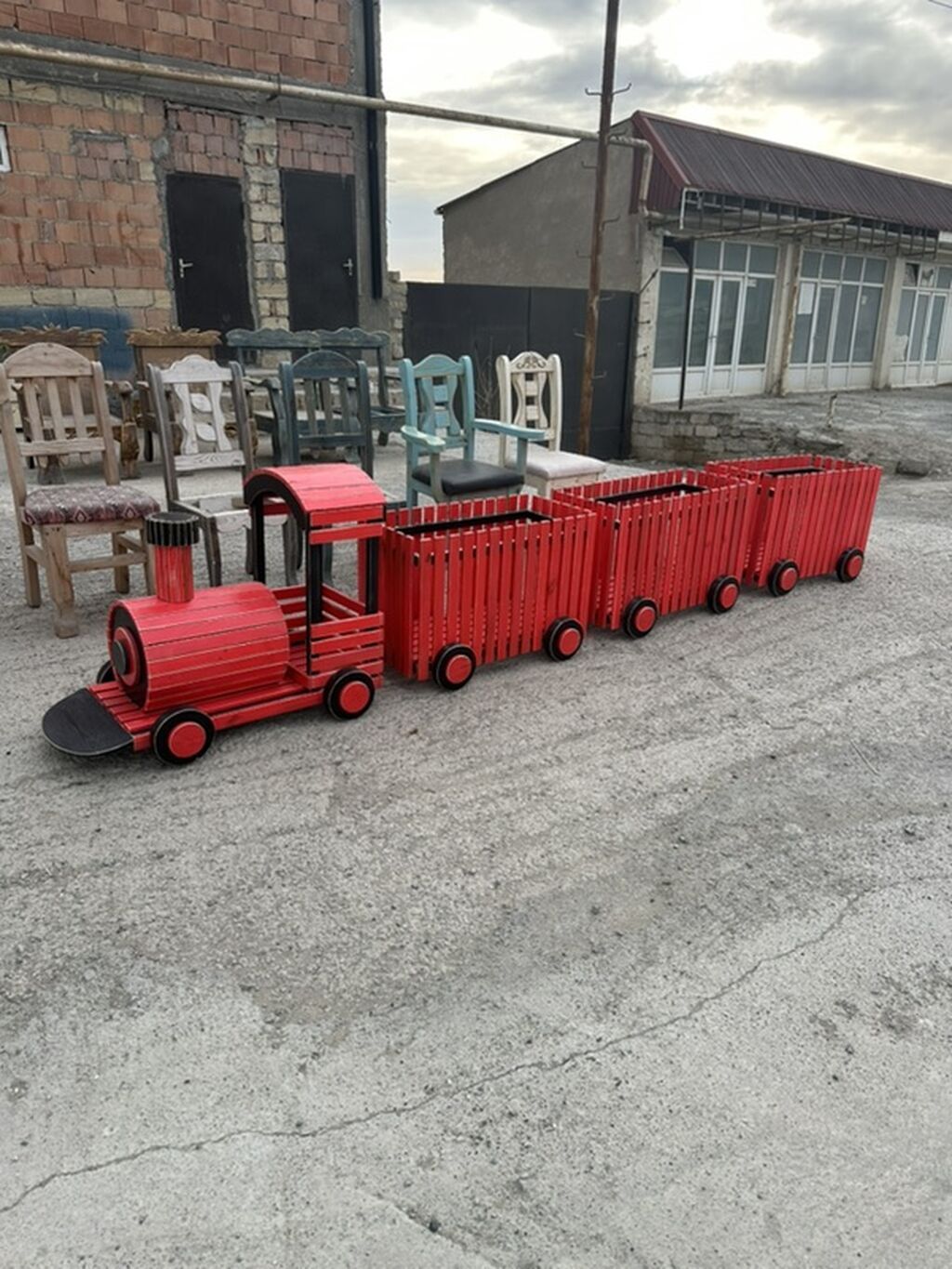 Uşaq meydançası üçün dekorativ taxta qatar kompozisiyası - Material