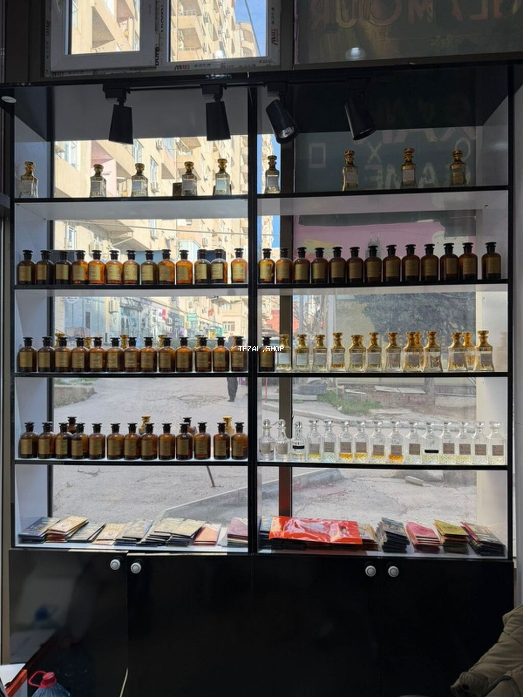 Ətir üçün, İşlənmiş, Ünvandan götürmə