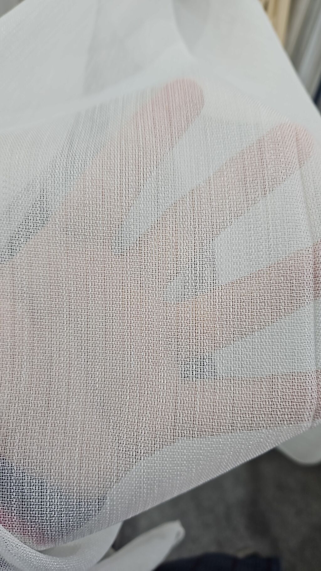 Ağ rəngli tül pərdə parçası - Material: nazik, yüngül, şəffaf tül